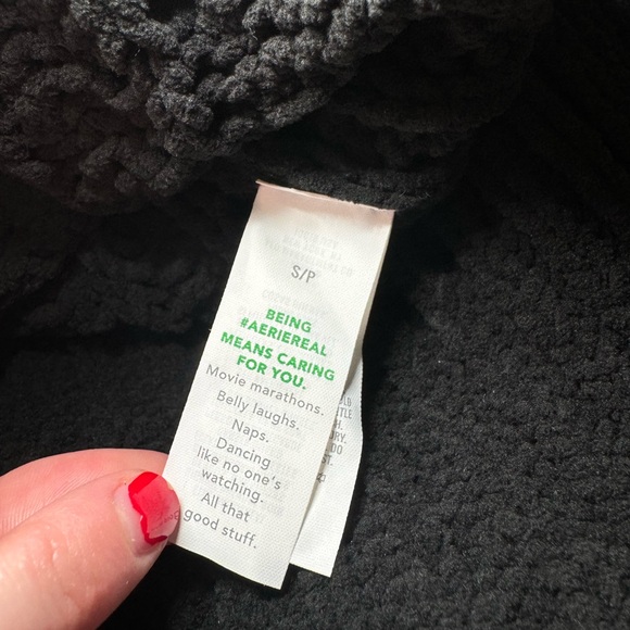 Aerie neck zip size S very comfortable - Picture 6 of 7